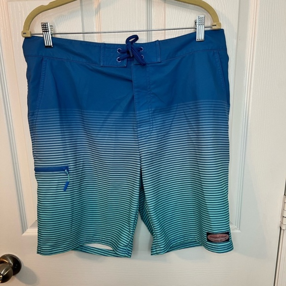 Mens Vineyard Vines board shorts Sz. 34